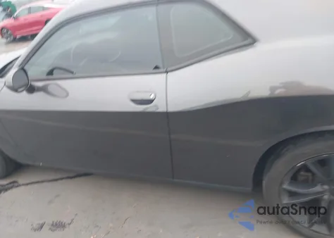 2018 Dodge Challenger Sxt z USA, uszkodzony, nr VIN 2C3CDZAG8JH288028